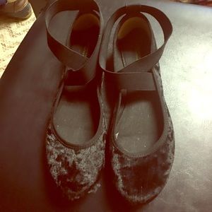 NWOT AE Velvet Flats